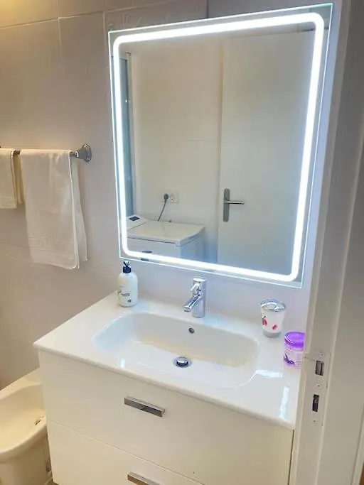 Lovely Apartment With Pool Коста-дель-Силенцио